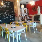 אכסניה Albergue Milladoiro *